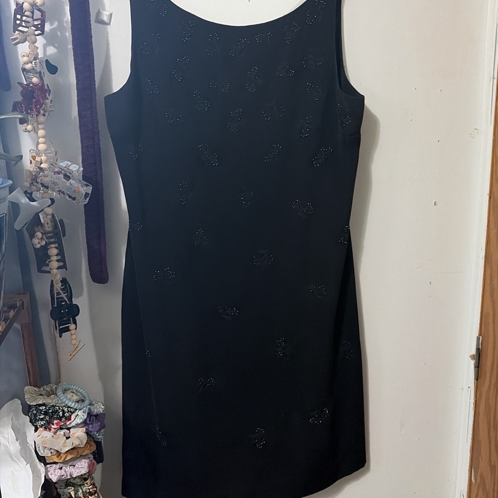 Elegant Black Sleeveless Dress